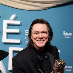 Gregory Caulier, le délégué général des César en France a dû lui aussi s'exprimer qualifiant la rumeur de "non-sujet". 

Jim Carrey (César d'Honneur pour l'ensemble de sa carrière) - Press room de la 51ème cérémonie des César, à l'Olympia. Paris, le 26 février 2026.
© Dominique Jacovides/Bestimage