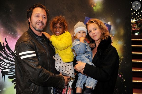Le couple est parent de deux fils : Nino, né en février 2016, et Gary, né en janvier 2019.

Bruno Debrandt avec sa femme Marie Kremer et leur fils Nino à la générale de la comédie musicale "Emilie Jolie" au théâtre Comédia à Paris, le 27 octobre 2017.

© Patrick Carpentier / Bestimage
