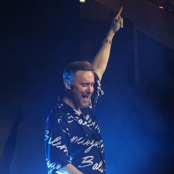 La réaction du papa ne s'est pas fait attendre : un immense sourire a illuminé son visage, capturé en vidéo et partagé sur Instagram.

Exclusif - Concert privé du Dj David Guetta à l'occasion de l'inauguration du Monaco Yacht Show 2022 au Yacht Club de Monaco le 29 septembre 2022. 

© Claudia Albuquerque/Bestimage