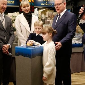 Le Prince Albert II de Monaco et son épouse Charlene Lynette Grimaldi, Princesse de Monaco, visitent le nouveau Monaco World in Miniatur Wunderland avec leurs enfants, les jumeaux Gabriella et Jacques à Hambourg, Allemagne, le 25 avril 2024. Photo Christopher Tamcke/Ddp Images/Abaca