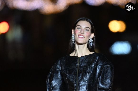 Charlotte Cardin lors du lancement des illuminations de Noël sur les Champs Elyées à Paris le 16 novembre 2025.

© Lionel Urman / PsnewZ / Bestimage