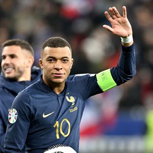 Dans son message, Olivier Giroud a également encouragé son successeur à s'attaquer au record de sélections détenu par Hugo Lloris.

Kylian Mbappé lors du match de football de la phase de groupes de l'Euro 2024 opposant la France à Gibraltar, à l'Allianz Riviera de Nice, le 18 novembre 2023. © Bruno Bebert / Bestimage