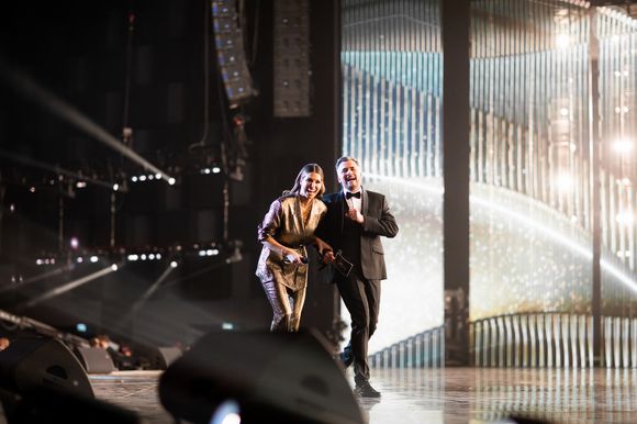 Exclusif - Olivier Minne et Laury Thilleman en backstage lors la 37ème cérémonie des Victoires de la musique à la Seine musicale de Boulogne-Billancourt, le 11 février 2022.
© Tiziano Da Silva / Cyril Moreau / Bestimage