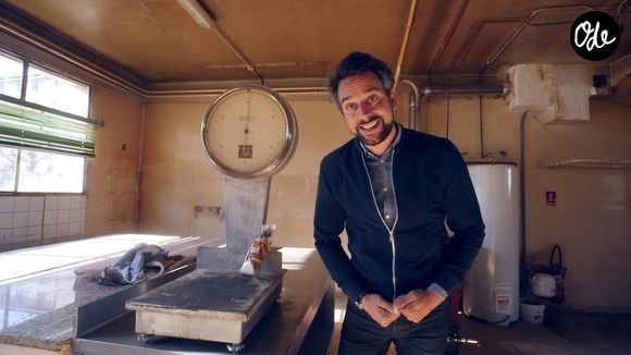 Étienne Claude est notamment spécialisé dans le home staging et avait déjà participé à "Chasseurs d’appart’".

Etienne Claude, agent immobilier de "Recherche appartement ou maison" sur M6.