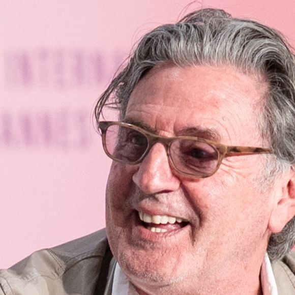 Daniel Auteuil en conférence de presse pour le film "Vie Privée" lors du 78ème Festival International du Film de Cannes, le 21 mai 2025. 

Photo : Estelle Carlier / Pool / Bestimage