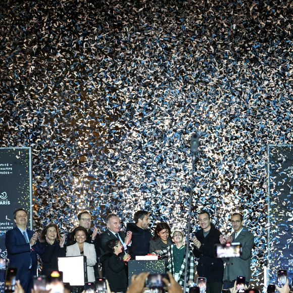 Le président de Paris 2024, Tony Estanguet, la maire de Paris Anne Hidalgo, le président du Comité des Champs Elysées Marc-Antoine Jamet et le président d'Electricite De France (EDF) Luc Remont dévoilent les illuminations de Noël des Champs Elysées à Paris, le 24 novembre 2024. Photo par Firas Abdullah/ABACAPRESS.COM