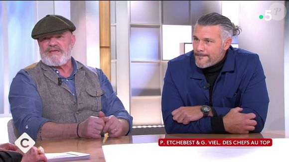 Philippe Etchebest et Glenn Viel dans "C à vous", le 24 mars 2025, sur France 5