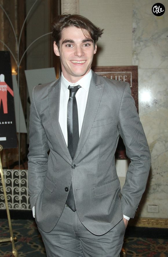 RJ Mitte lors d'un tapis rouge. Photo par Backgrid USA / Bestimage