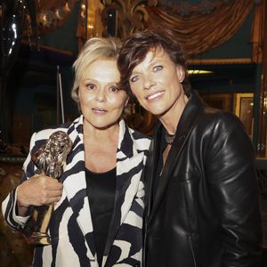 Muriel Robin, sa femme Anne Le Nen lors de la 37ème Nuit des Molières aux Folies Bergère à Paris le 4 mai 2026.

© Jack Tribeca / Bestimage