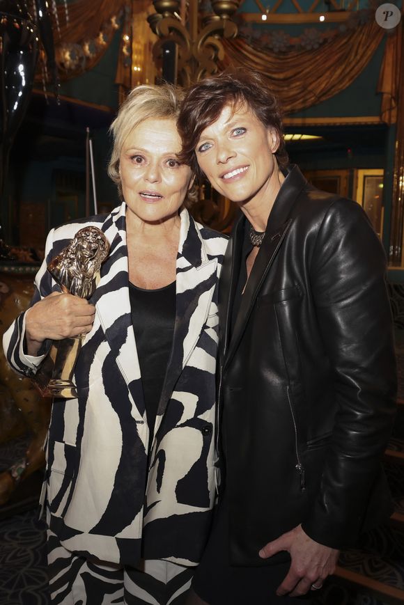 Muriel Robin, sa femme Anne Le Nen lors de la 37ème Nuit des Molières aux Folies Bergère à Paris le 4 mai 2026.

© Jack Tribeca / Bestimage