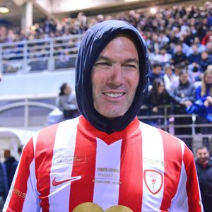 Il dit avoir refusé toutes les autres propositions d'entraîneur pour attendre uniquement les Bleus.

Zinedine Zidane durant la première édition du « match des légendes » opposant l'équipe des Légendes, les anciens de Cannes, à l'équipe des Etoiles avec pour capitaine Didier Deschamps, au stade Pierre de Coubertin à Cannes, le 30 octobre 2025. © Bruno Bebert / Dominique Jacovides / Bestimage