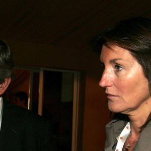 L'ancienne première dame française Cécilia Attias et son mari Richard Attias (à l'arrière-plan) assistent à la quatrième conférence Nobel de Petra, à Petra, en Jordanie, le 18 juin 2008. Photo by Balkis Press/ABACAPRESS.COM