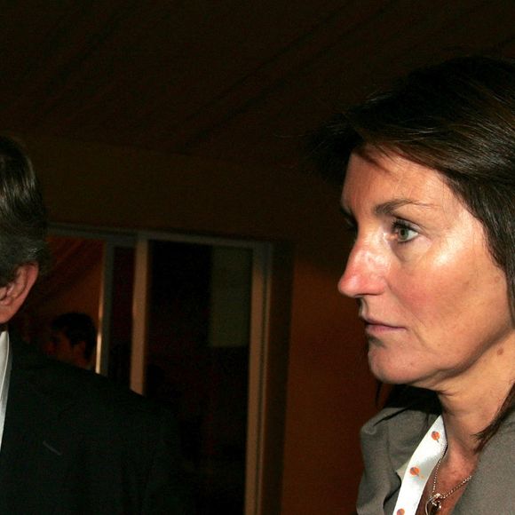 L'ancienne première dame française Cécilia Attias et son mari Richard Attias (à l'arrière-plan) assistent à la quatrième conférence Nobel de Petra, à Petra, en Jordanie, le 18 juin 2008.  Photo by Balkis Press/ABACAPRESS.COM