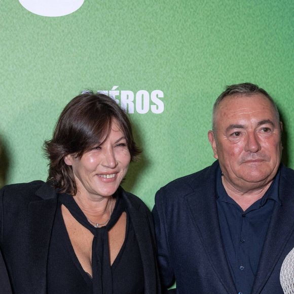 Pour autant, des années après leur séparation, Mathilde Seigner et Fabien Onteniente se fréquentent toujours.

Rachida Dati, Mathilde Seigner, Fabien Onteniente, Shy'm assistent à la première du film '4 Zeros' à Paris au Pathe Palace le 15 octobre 2024 à Paris, France. Photo by Nasser Berzane/ABACAPRESS.COM