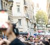 sous les acclamations ou les huées de la foule.

Atmosphère autour du domicile de Nicolas Sarkozy avant d'être incarcéré à la prison de La Santé à Paris, France, le 21 octobre 2025 © Charles Cohen-Boyer/Bestimage