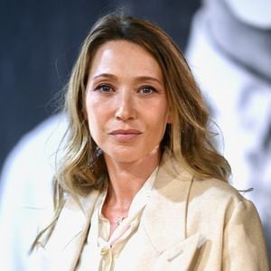 Son rôle de Noémie Chastain dans la série "Surface", une capitaine de police confrontée à l’alcool et aux blessures, lui a permis de faire un parallèle avec sa propre expérience. 

Laura Smet - 32ème Festival du film Britannique de Dinard. MPP / Bestimage