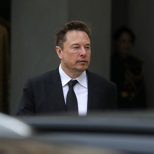 Elon Musk, Président directeur général de X Corp et Tesla quitte le Palais de l'Elysée après un entretien avec le président français, à Paris, le  15 mai 2023. © Stéphane Lemouton / Bestimage