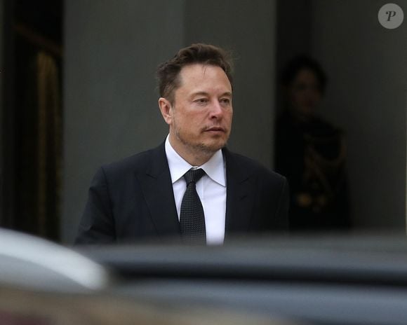 Elon Musk, Président directeur général de X Corp et Tesla quitte le Palais de l'Elysée après un entretien avec le président français, à Paris, le  15 mai 2023. © Stéphane Lemouton / Bestimage