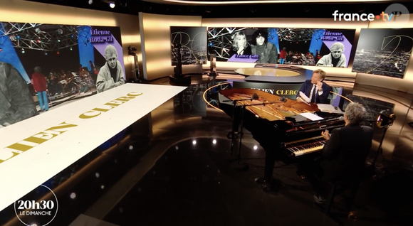 Laurent Delahousse reçoit Julien Clerc dans l'émission "20h30 le dimanche", France 2, le 8 juin 2025.
