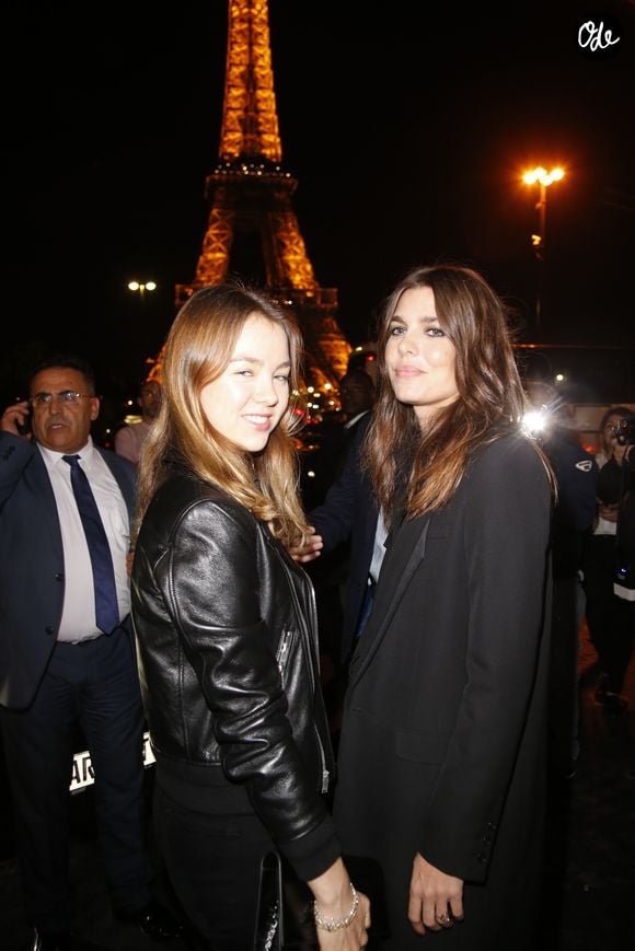 La princesse Alexandra de Hanovre,  et sa soeur Charlotte Casiraghi - Arrivée des people au défilé de mode "Saint Laurent" collection Printemps/Eté 2018 lors de la fashion week à Paris, le 26 septembre 2017. © Christophe Aubert via Bestimage