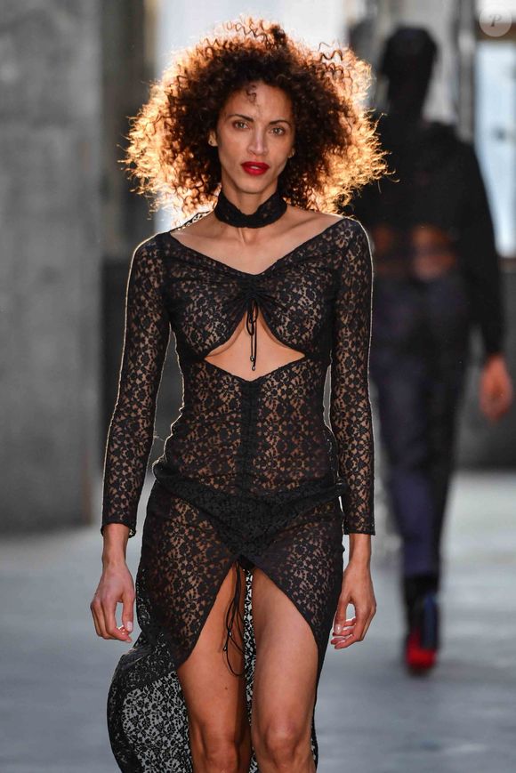 Noémie Lenoir - Défilé Nicolas Lecourt Mansion "Collection Femme Prêt-à-Porter Automne/Hiver 2022" lors de la Fashion Week de Paris (PFW)  le 8 mars 2022
Fashion PPS / Bestimage