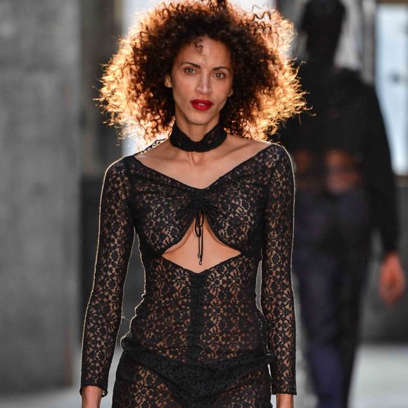 Noémie Lenoir - Défilé Nicolas Lecourt Mansion "Collection Femme Prêt-à-Porter Automne/Hiver 2022" lors de la Fashion Week de Paris (PFW)  le 8 mars 2022
Fashion PPS / Bestimage