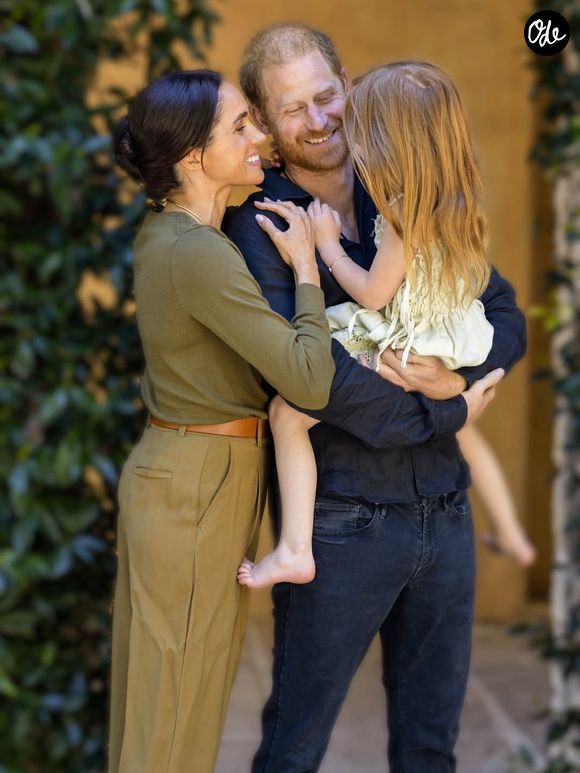 Les clichés montrent notamment la fillette dans les bras du prince Harry et dans le jardin familial.

Meghan Markle et le prince Harry ont partagé d'adorables images de Lilibet. Capture d'écran Instagram