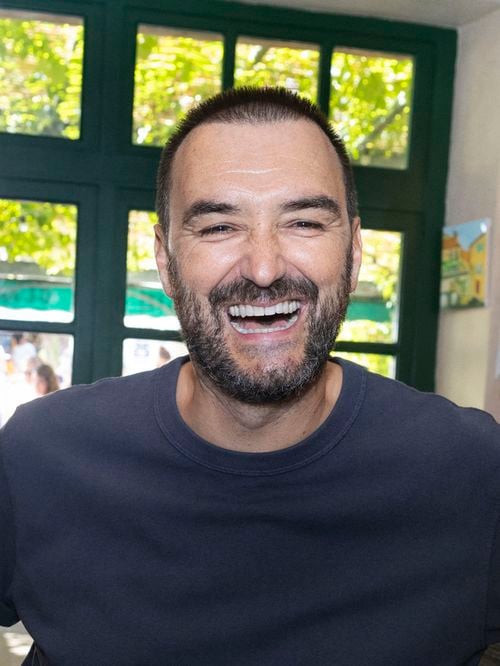 Cyril Lignac s'affiche avec Déborah : les parents de Léo rayonnent lors d'un événement très attendu