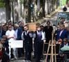 Ce vendredi 24 juillet, ses proches et de nombreuses personnalités se sont réunis au cimetière de Montmartre pour lui dire un dernier adieu. 

Illustrations - Les célébrités lors de l'hommage rendu aux obsèques de Françoise Coquet au cimetière de Montmartre à Paris le 24 juillet 2026. Agence / Bestimage