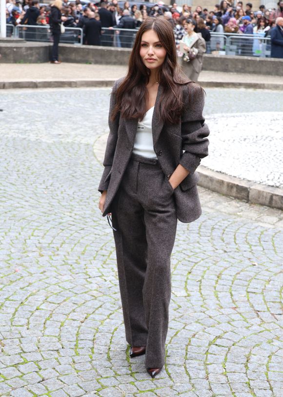 Thylane Blondeau aux arrivées du défilé Miu Miu Collection Femme Prêt-à-Porter Printemps/Eté 2026 lors de la Fashion Week de Paris (PFW), au Conseil Économique, social et environnemental, Palais d'lena, à Paris, France, le 6 octobre 2025. © Denis Guignebourg / Bestimage