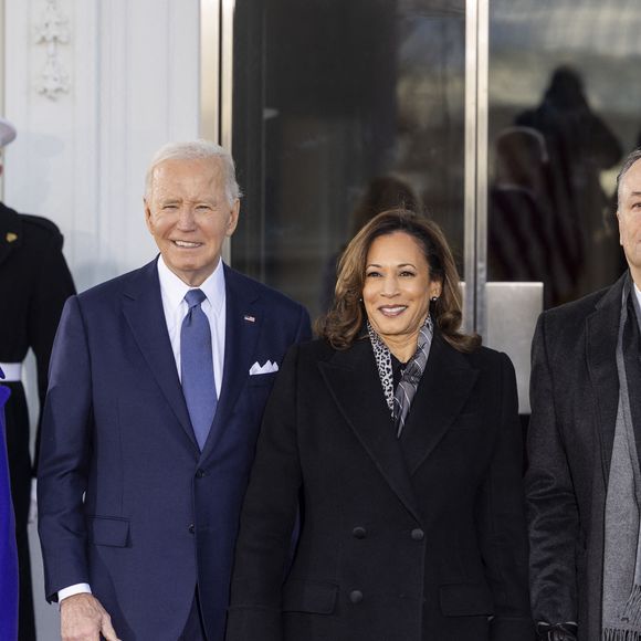 Kamala Harris, Barack Obama ou encore Hillary Clinton ont salué le courage de Joe Biden.
"Joe est un battant", a souligné Kamala Harris, tandis qu’Obama évoque sa "détermination et [son] élégance".

Joe et Jill Biden accueillent Donald et Melania Trump à la Maison Blanche le jour de l'investiture de Donald Trump en tant que 47ème Président des Etats-Unis. Washington DC, le 20 janvier 2025. @Photo Press Service / BESTIMAGE