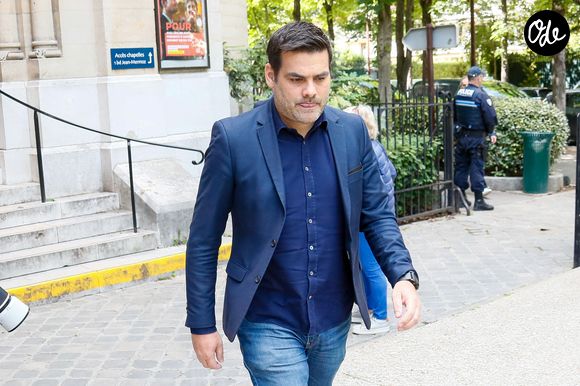 Matthieu Lartot à la sortie des obsèques du journaliste Daniel Bilalian en l'église Saint-Pierre de Neuilly-sur-Seine, FRance, le 22 mai 2025. © Clovis-Ouahcene/Bestimage