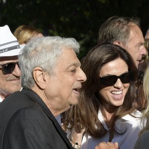Son ami Enrico Macias a tenu à adresser quelques mots en hommage au producteur et expert en musique.

Exclusif - Jean-Marie Bigard, Enrico Macias, Caroline Barclay - Personnalités à l'exposition photographique de Paris Match "Eddie Barclay — Saint-Tropez, le sens de la fête !" place Blanqui à Saint-Tropez le 11 juillet 2025.

© Sophie Louvet / Nice Matin / Bestimage