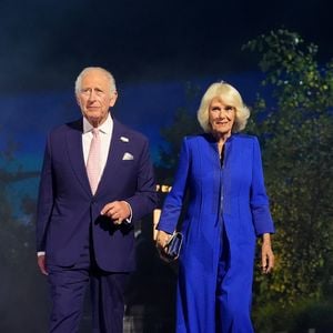 Le roi Charles III d'Angleterre et Camilla Parker Bowles, reine consort d'Angleterre, aux côtés d'Andy Burnham (Premier ministre du Royaume-Uni) et du prince Edward, duc d'Edimbourg, assistent à la cérémonie d'ouverture des "Jeux du Commonwealth 2026" à l'OVO Hydro de Glasgow en Ecosse, le 23 juillet 2026.
© PA Photo/ Bestimage