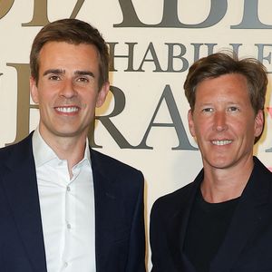 Il s'octroie une pause estivale avec son compagnon Jean de Raynal.

Jean-Baptiste Marteau et son compagnon Jean de Reynal - Première du film "Le Diable s'habille en Prada (The Devil wears Prada 2)" au cinéma Le Grand Rex à Paris, le 27 avril 2026. © Guirec Coadic/Bestimage