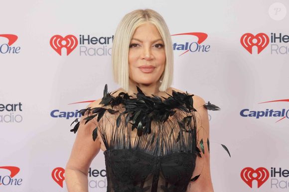 Dans les années 90, il avait formé un couple glamour avec Tori Spelling, la star de Beverly Hills. Ils étaient restés proches malgré leur séparation il y a de nombreuses années.

Tori Spelling assiste au Jingle Ball 2025 de iHeartRadio 102.7 KIIS FM à Intuit Dome le 05 décembre 2025 à Los Angeles, Californie.

©BestImage