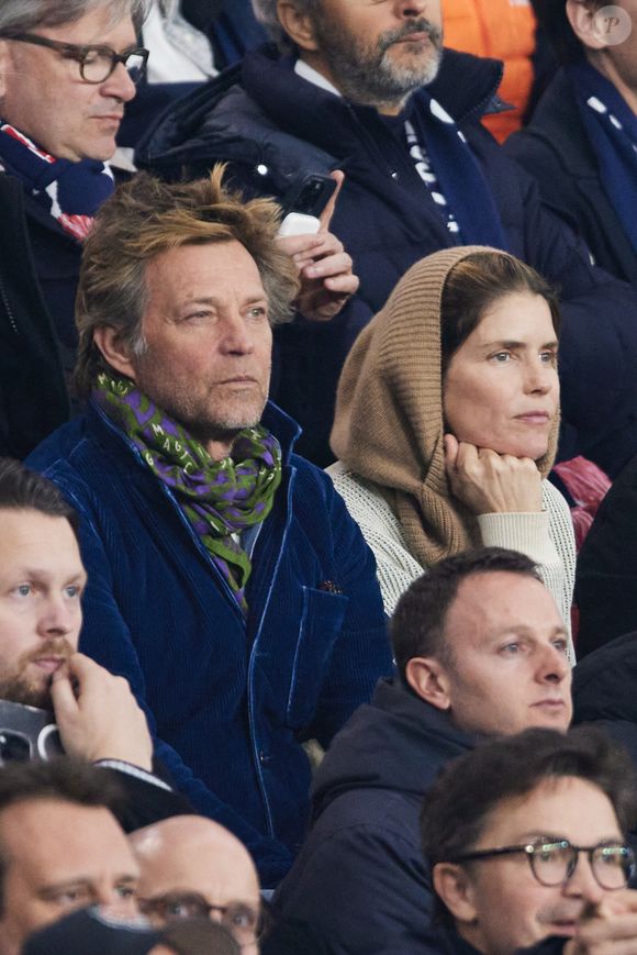Laurent Delahousse et sa compagne Alice Taglioni - Célébrités assistent au 1/8e de finale aller de la Ligue des champions 2024-25 entre le PSG contre Liverpool (0-1) au Parc des Princes à Paris le 5 mars 2025. © Cyril Moreau/Bestimage