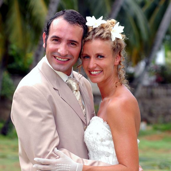 Archives - Aux Seychelles, Jean Dujardin et Alexandra Lamy  se marient dans la série "Un gars, une fille" le 2 décembre 2002.

© Bestimage