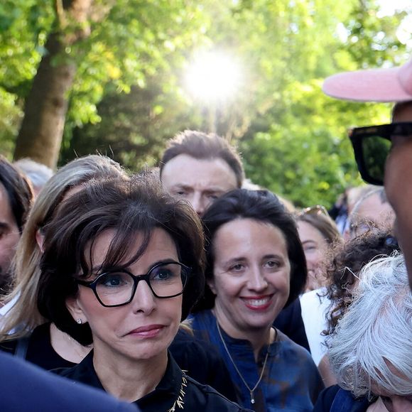 Dans la cour d’honneur, on a ainsi pu apercevoir Rachida Dati, venue saluer les artistes et échanger quelques mots avec Emmanuel Macron...

Emmanuel Macron, Rachida Dati et Pharrell Williams - Réception de la France Music Week au Palais de l'Elysée dans le cadre de la Fête de la Musique à Paris le 20 Juin 2025. © Dominique Jacovides/Bestimage