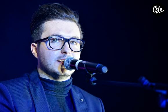Le chanteur Olympe lors de la soirée de gala au profit de la 27e opération "Pièces Jaunes" au Domaine des Thermes, à Pierrefonds, en France, le 21 janvier 2016. Photo Édouard Bernaux/Abaca