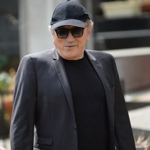Michel Drucker lors de l'hommage rendu aux obsèques de Françoise Coquet au cimetière de Montmartre à Paris, France, le 24 juillet 2026. © Bestimage # Celebrities attending the tribute at Françoise Coquet's funeral at Montmartre Cemetery in Paris, France, on July 24, 2026. | 00764256