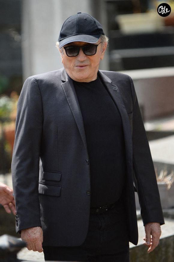 Michel Drucker lors de l'hommage rendu aux obsèques de Françoise Coquet au cimetière de Montmartre à Paris, France, le 24 juillet 2026. © Bestimage # Celebrities attending the tribute at Françoise Coquet's funeral at Montmartre Cemetery in Paris, France, on July 24, 2026. | 00764256