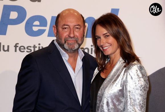Kad Merad et sa femme Julia Vignali lors de la cérémonie  d'ouverture du 17e Festival Lumière à la Halle Tony Garnier à Lyon, le 11 octobre 2025. 

© Dominique Jacovides / Bestimage