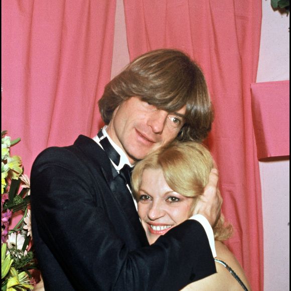 Cet amour, qui a donné naissance à son fils Alexandre, s’est soldé par un divorce.

Archives - la chanteuse Nicoletta dans sa loge de Bobino à paris après sa première en 1979, avec son mari Patrick Chappuis © rindoff-paterson / bestimage