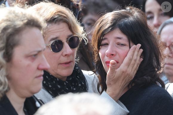 Isabelle Gélinas et sa fille Blanche - Sorties des obsèques de Bruno Salomone en l'église Sainte-Anne de Polangis de Joinville-le-Pont (Val-de-Marne) le 23 mars 2026. © Cyril Moreau - Dominique Jacovides / Bestimage