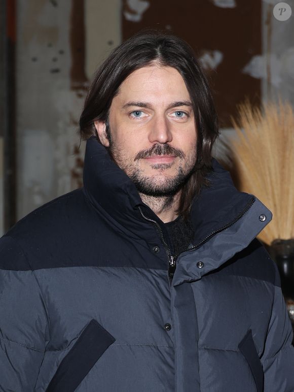 Le Français a été vu dans les rues de Paris avec une célèbre actrice

Lucas Bravo lors de la presentation  de Tatras Homme, Mode Masculine prêt-à-porter Automne/Hiver 2025-2026  dans le cadre de la Fashion Week de Paris, France, le 22 Janvier 2025. 
© Denis Guignebourg/BestImage