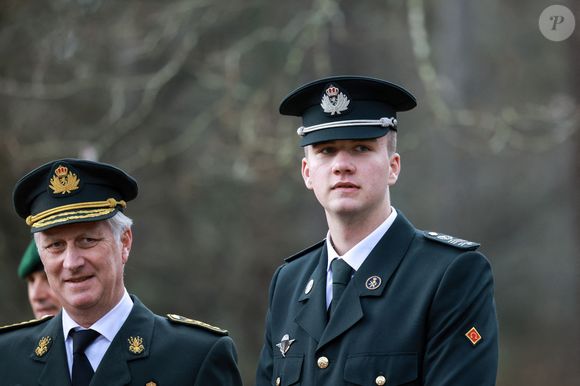 Le roi Philippe de Belgique, et son fils Le prince Gabriel de Belgique - Le roi et la reine de Belgique rendent visite à leur fils à l'Académie militaire Saint-Cyr Coëtquidan à Guer (Morbihan), le 9 décembre 2024. 
© Laëtitia Notarianni / Bestimage