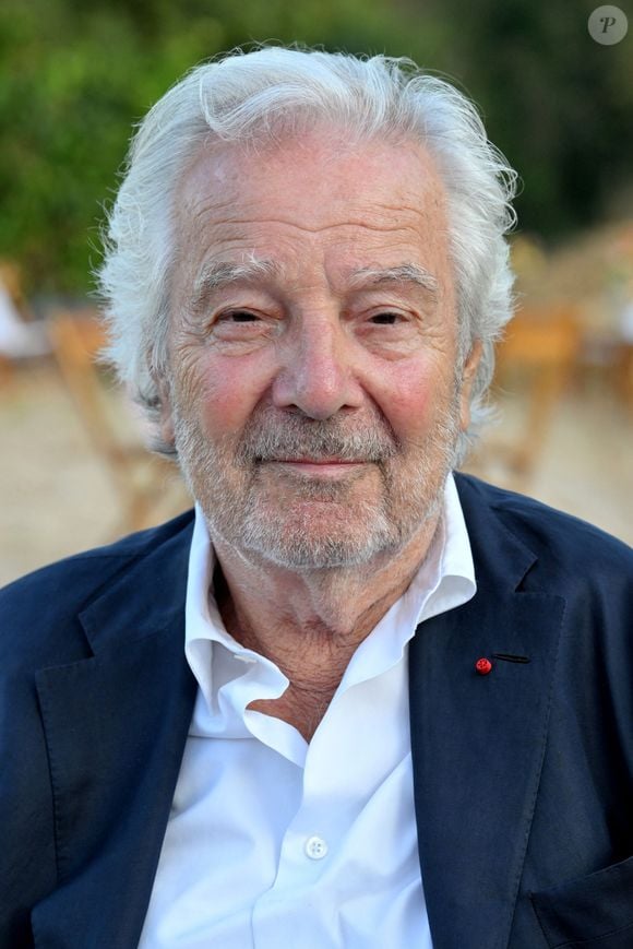 Exclusif - Pierre Arditi durant la soirée d'ouverture de la troisième édition des Théâtrales d'Eze à l'oppidum du Col d'Eze, le 1er août 2025. © Bruno Bebert / Bestimage