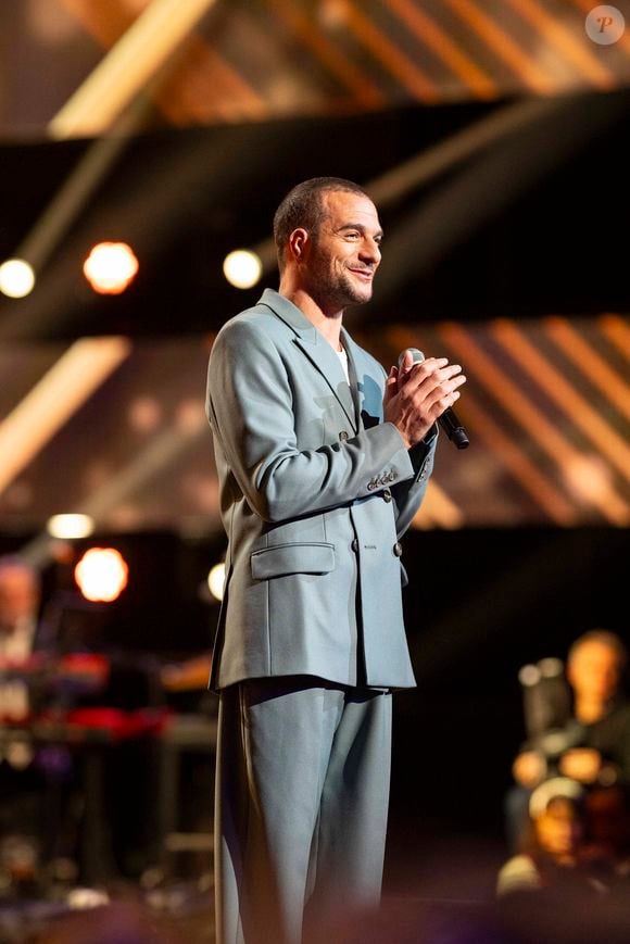 Amir Haddad enregistre l'émission "La fête de la chanson française" à Paris, diffusée le 20 décembre sur France 3. © Pierre Perusseau / Bestimage