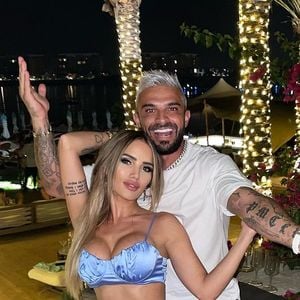 Epouse de Julien Tanti, lui aussi candidat de télé-réalité 

Manon Marsault et Julien Tanti, couple star du monde de la télé-réalité.